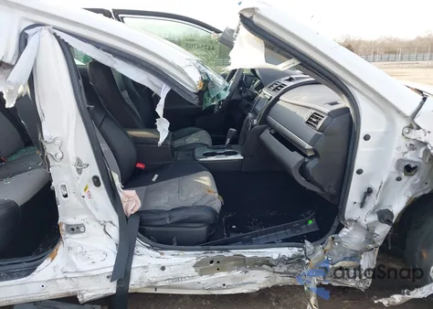 2014 Toyota Camry Se z USA, uszkodzony, nr VIN 4T1BF1FK0EU854486